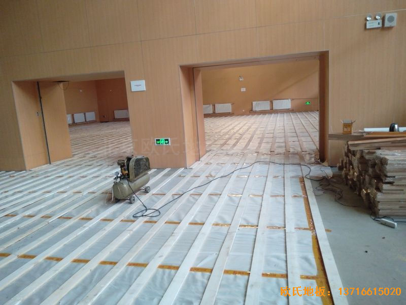 山東青島市李滄區(qū)佛耳崖小學(xué)體育木地板安裝案例