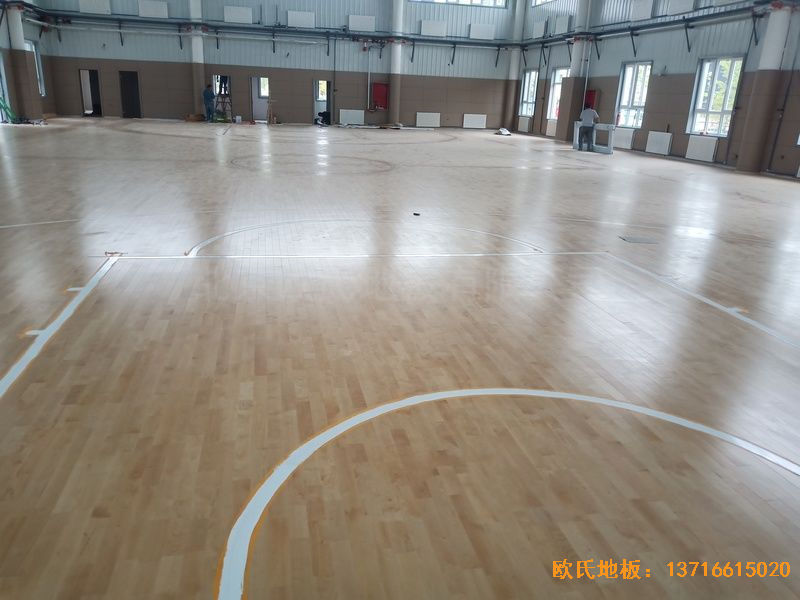 新疆克拉瑪依市獨(dú)山子虹園小區(qū)體育館運(yùn)動(dòng)木地板安裝案例
