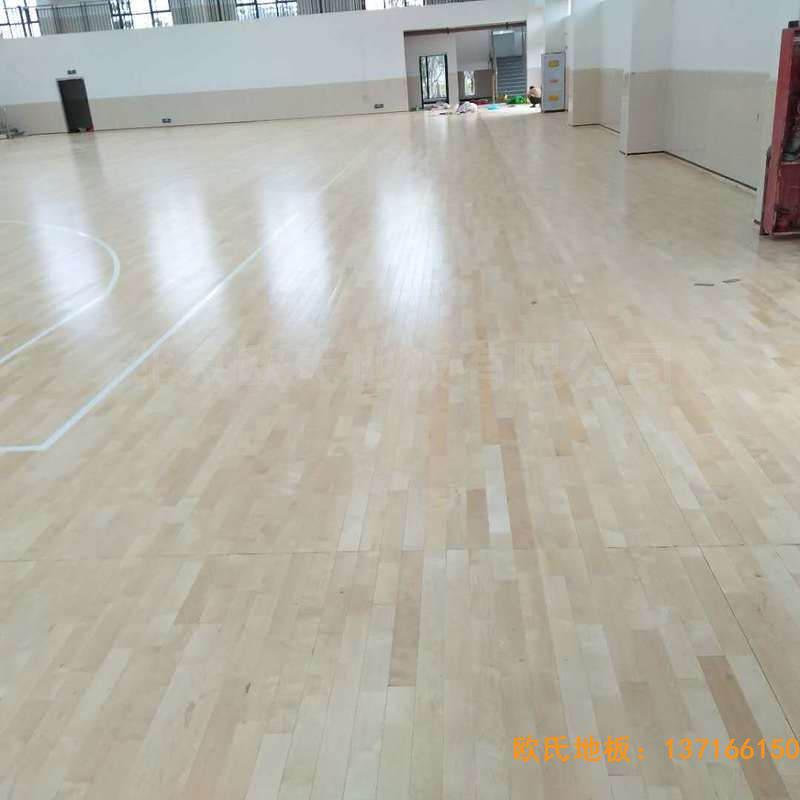 贛州寧都縣城關(guān)小學(xué)九章路校區(qū)運(yùn)動(dòng)木地板安裝案例