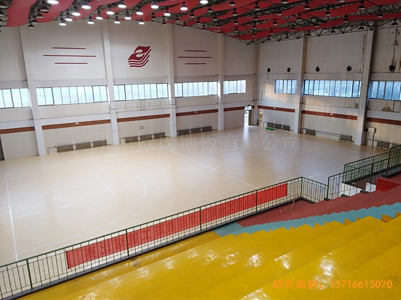 山東淄博工業(yè)職業(yè)學(xué)院籃球館體育地板鋪設(shè)案例4