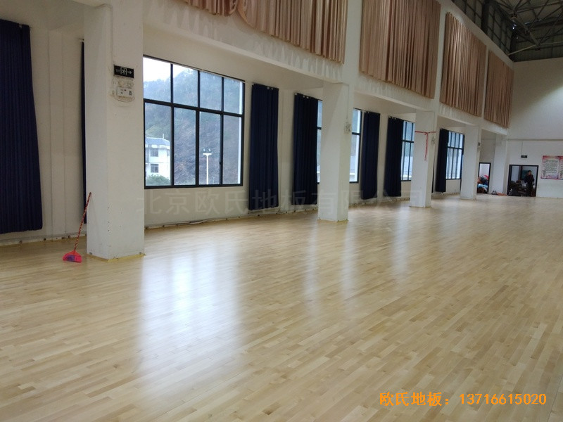 廣西龍勝縣黨校運(yùn)動館運(yùn)動地板施工案例4