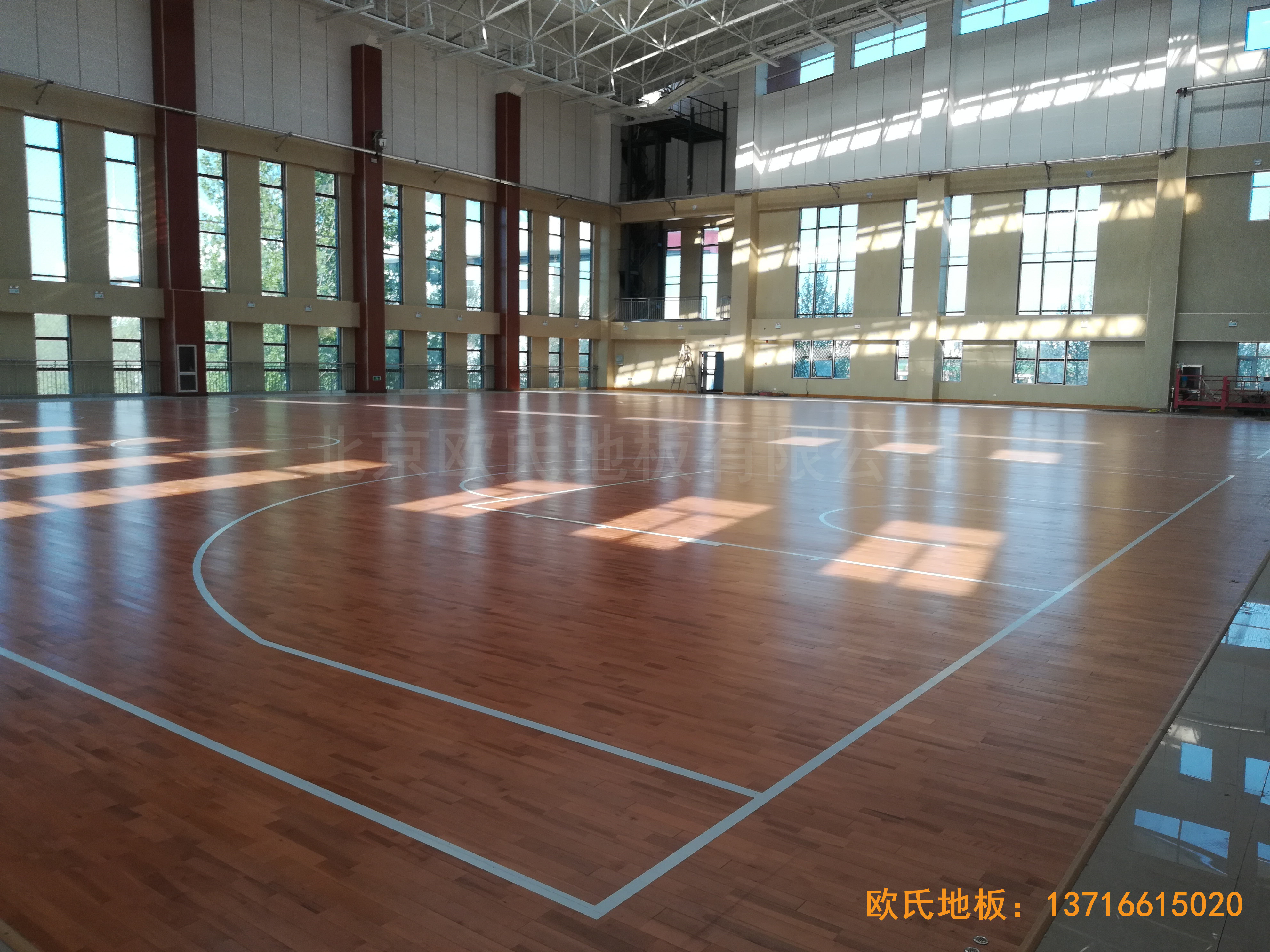 臨朐體育中心運動木地板鋪設(shè)案例2