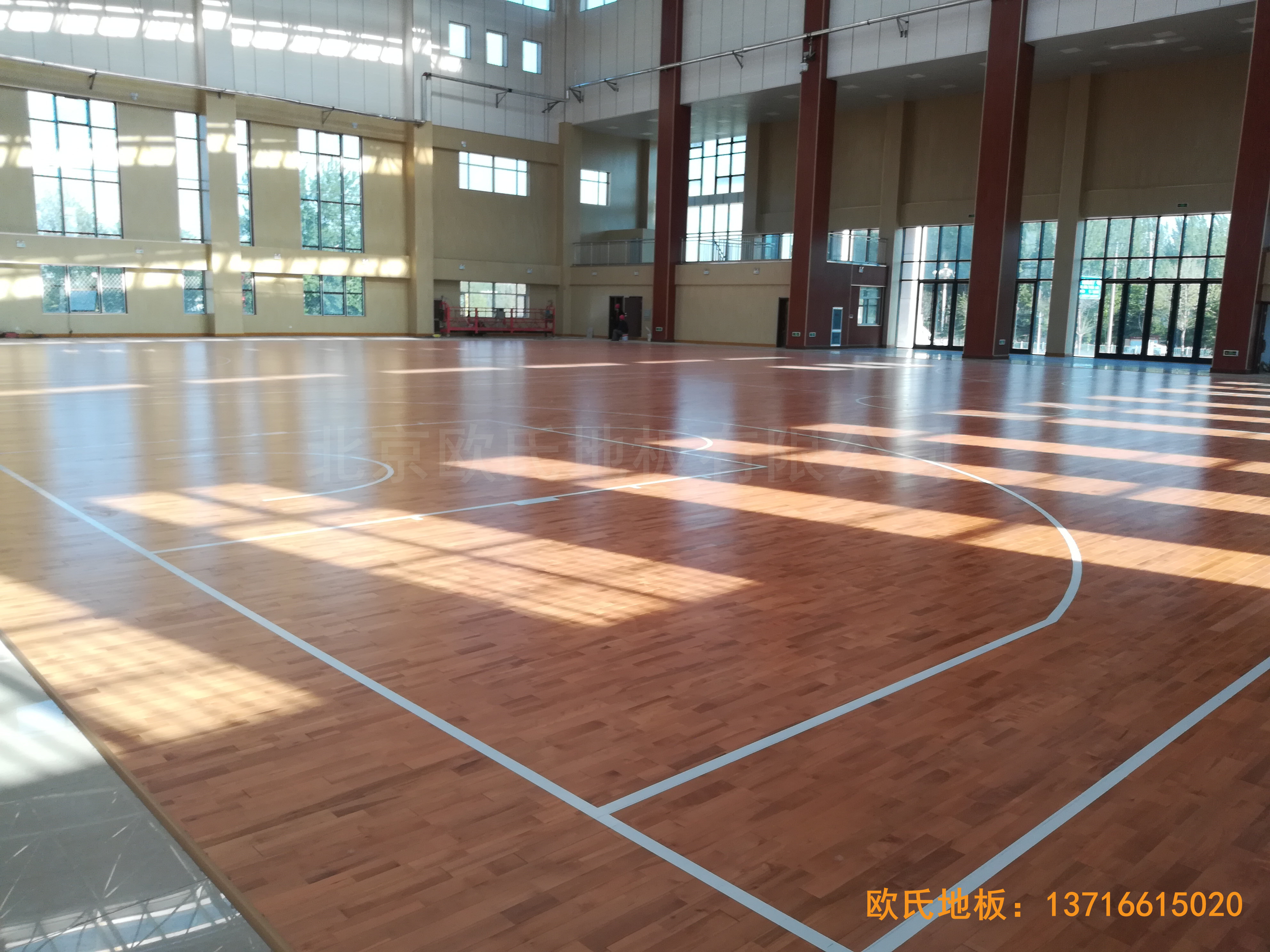 臨朐體育中心運動木地板鋪設(shè)案例5