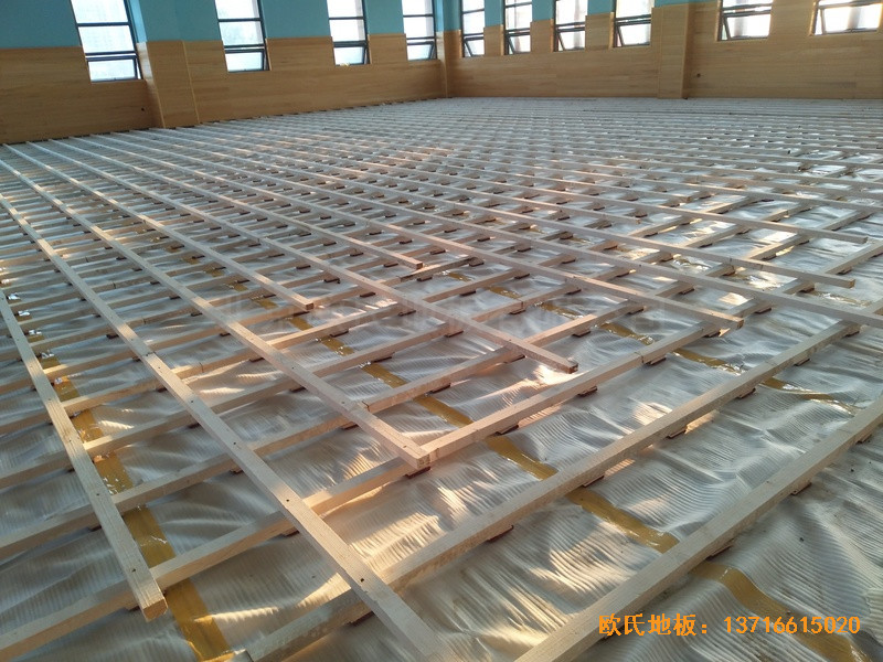 武漢廣阜屯小學(xué)清江錦城分?；@球館運動木地板施工案例1