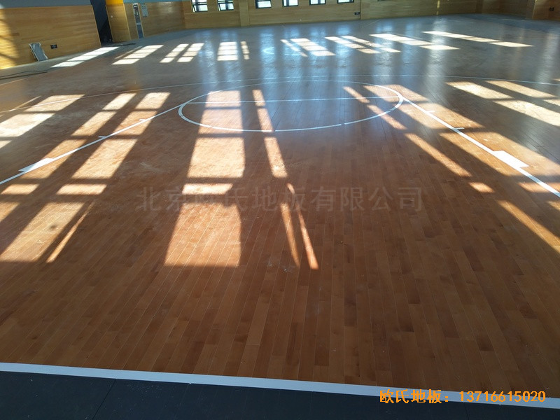 武漢廣阜屯小學(xué)清江錦城分?；@球館運動木地板施工案例5