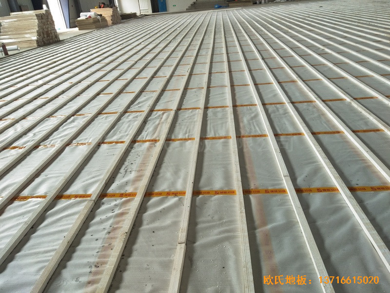 江蘇新能源科技公司籃球館運(yùn)動(dòng)木地板安裝案例1