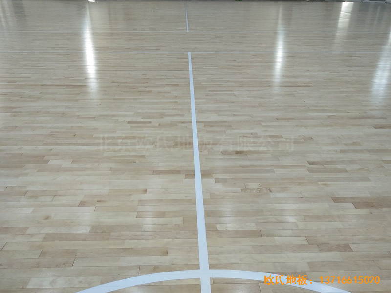 江蘇新能源科技公司籃球館運(yùn)動(dòng)木地板安裝案例2