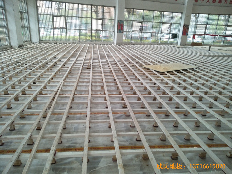 江蘇沭陽(yáng)如東實(shí)驗(yàn)學(xué)校運(yùn)動(dòng)館體育木地板鋪裝案例3