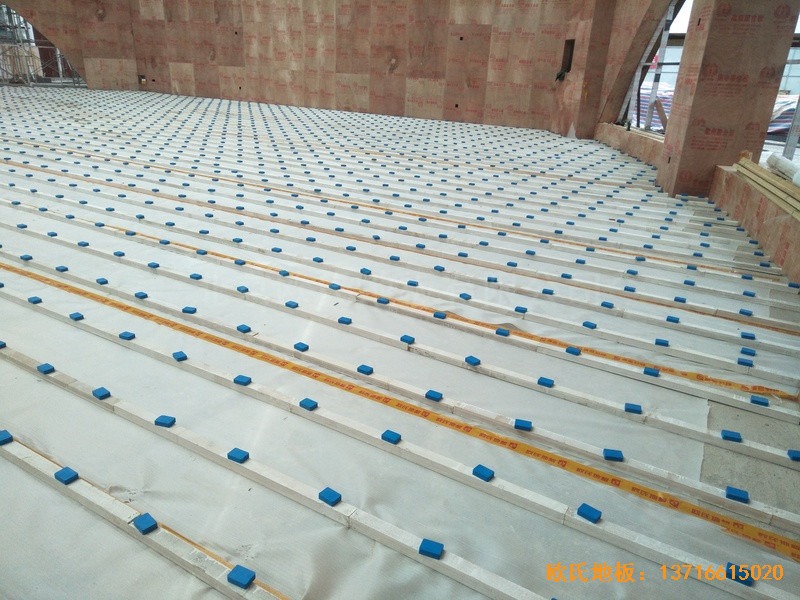 江西榮江金色春城小學(xué)運(yùn)動館運(yùn)動木地板鋪設(shè)案例1