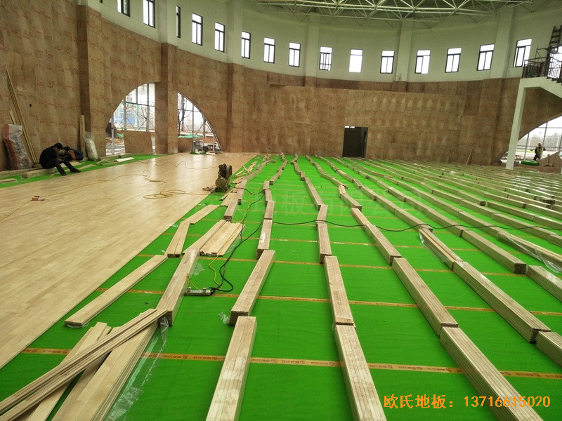 江西榮江金色春城小學(xué)運(yùn)動館運(yùn)動木地板鋪設(shè)案例3