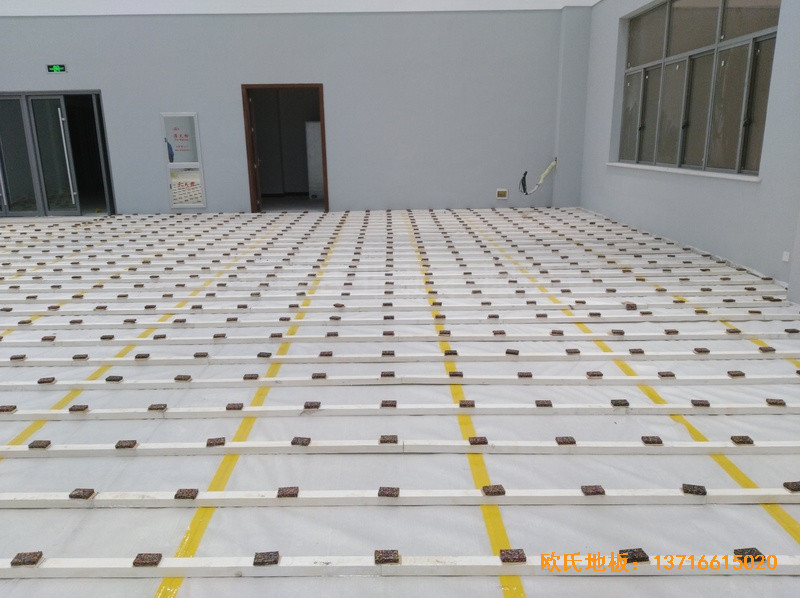 湖北獵豹汽車產(chǎn)業(yè)園運(yùn)動(dòng)館運(yùn)動(dòng)地板施工案例1