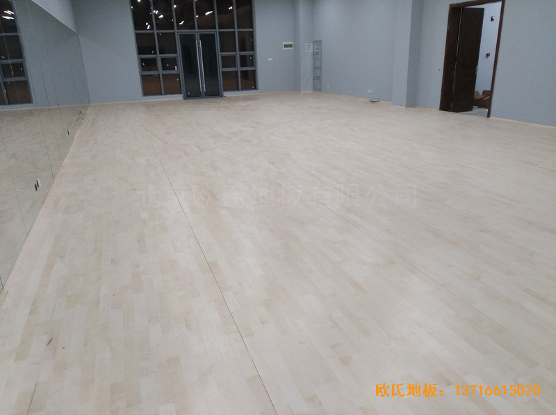 湖北獵豹汽車產(chǎn)業(yè)園運(yùn)動(dòng)館運(yùn)動(dòng)地板施工案例4