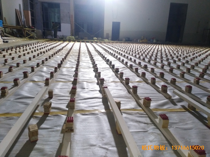 湖北黃岡蘄春收費(fèi)站籃球館運(yùn)動(dòng)木地板鋪設(shè)案例1