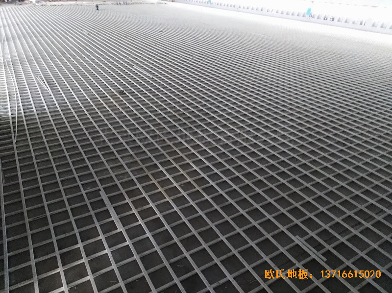 湖南湘潭電力局羽毛球館運(yùn)動(dòng)木地板鋪設(shè)案例1