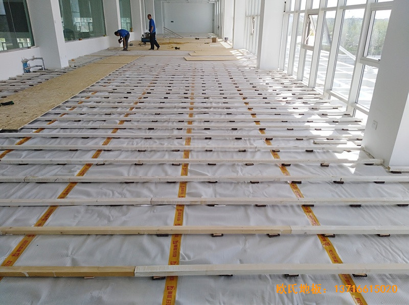 甘肅酒泉運(yùn)動(dòng)場(chǎng)所體育木地板施工案例1