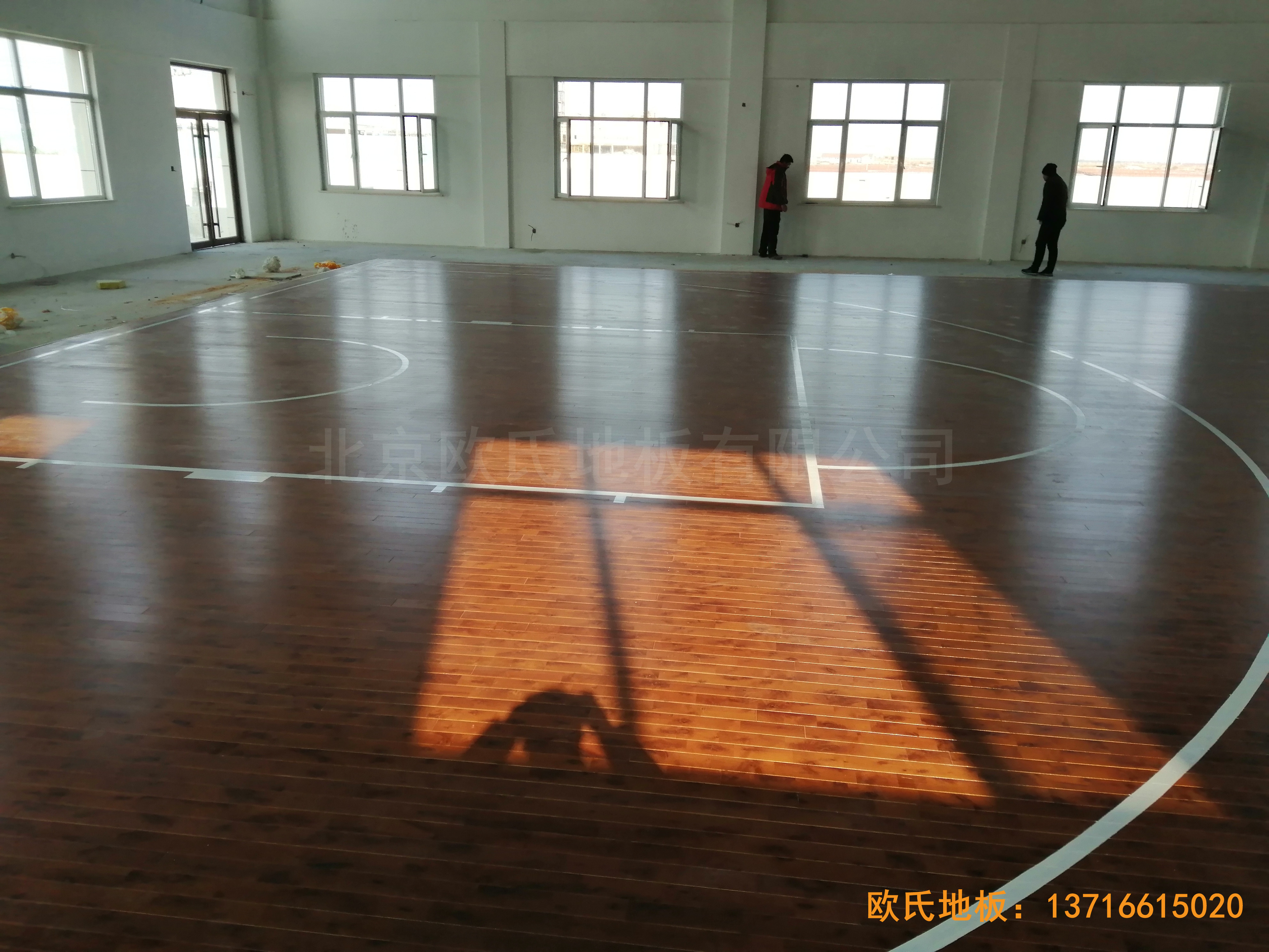 萊州銀海工業(yè)園消防特訓(xùn)隊(duì)籃球館體育地板鋪裝案例4