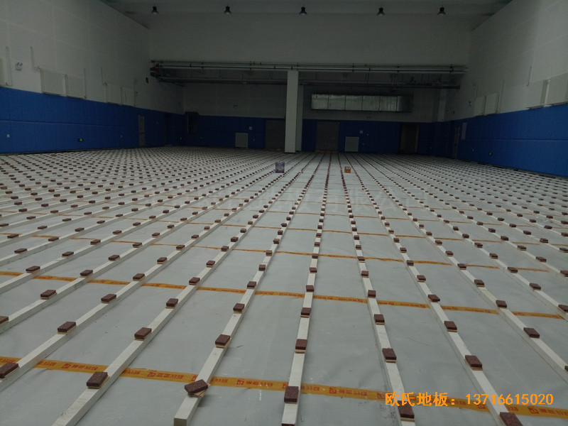 長春十一高中北湖學(xué)校體育館運(yùn)動(dòng)地板鋪設(shè)案例1