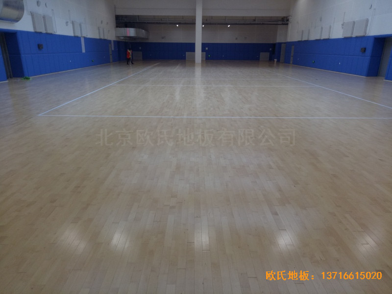 長春十一高中北湖學(xué)校體育館運(yùn)動(dòng)地板鋪設(shè)案例3