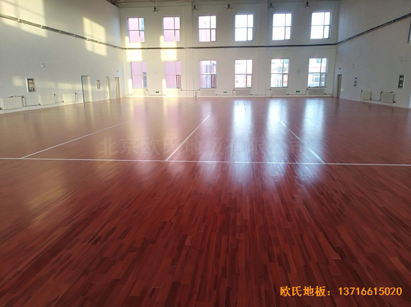 內(nèi)蒙左旗吉蘭泰鎮(zhèn)五中運(yùn)動(dòng)館體育木地板施工案例3