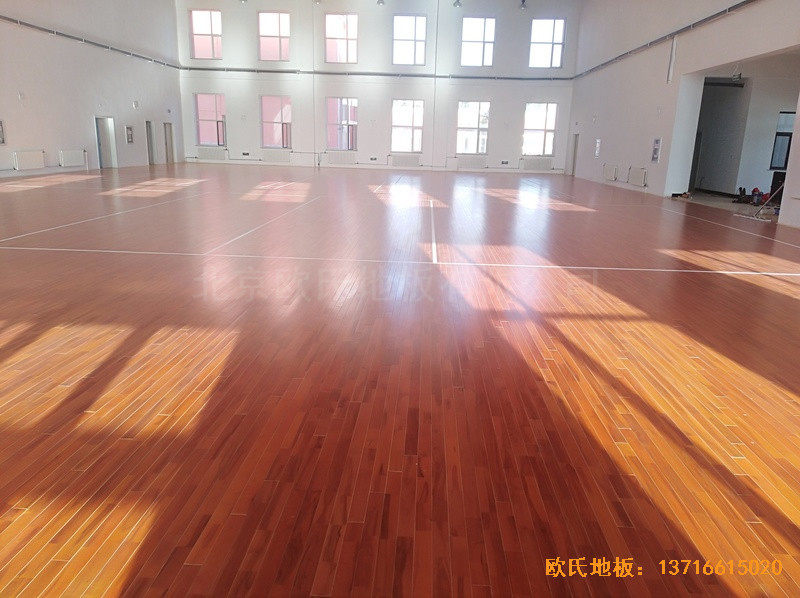 內(nèi)蒙左旗吉蘭泰鎮(zhèn)五中運(yùn)動(dòng)館體育木地板施工案例4