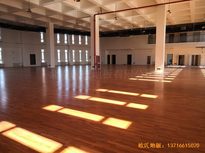 北京房山長(zhǎng)陽(yáng)小學(xué)訓(xùn)練館體育木地板施工案例2