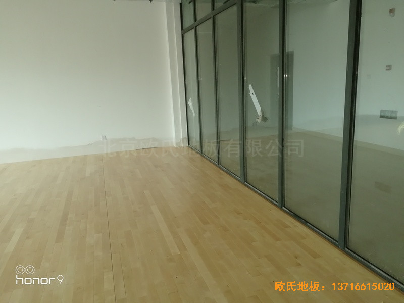 上海松江區(qū)佘山鎮(zhèn)文體中心運動地板鋪裝案例5