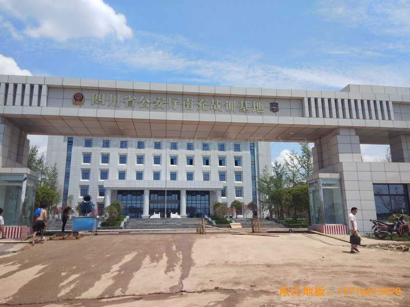 南充特戰(zhàn)訓(xùn)練基地籃球館運(yùn)動(dòng)地板安裝案例0