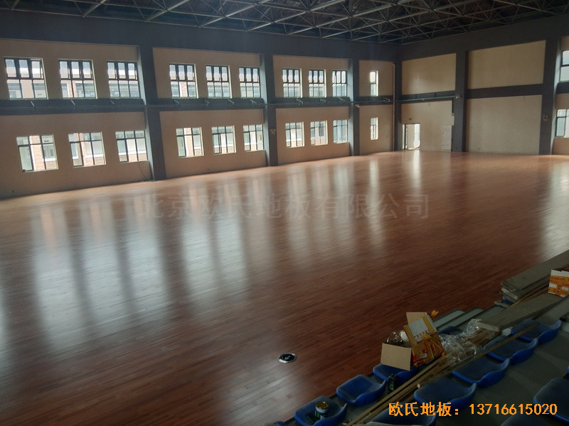 四川成都怡馨家園中學(xué)運動館體育木地板施工案例4
