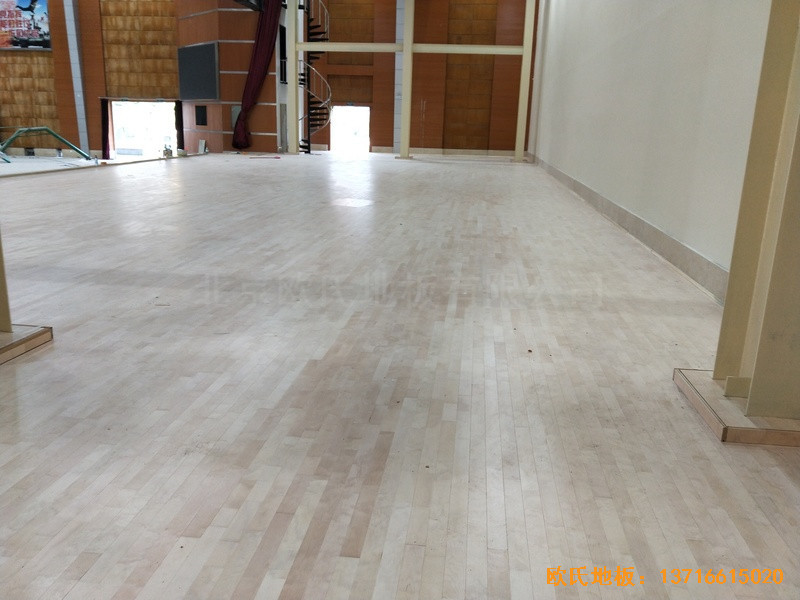 四川白頭鎮(zhèn)13667部隊運動館運動木地板施工案例0