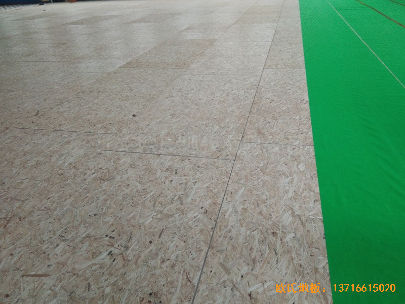 山東李滄徐水路小學(xué)籃球館運(yùn)動(dòng)木地板鋪設(shè)案例2