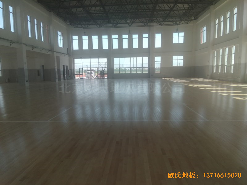山東沾化第三實(shí)驗(yàn)小學(xué)體育館運(yùn)動(dòng)木地板安裝案例0