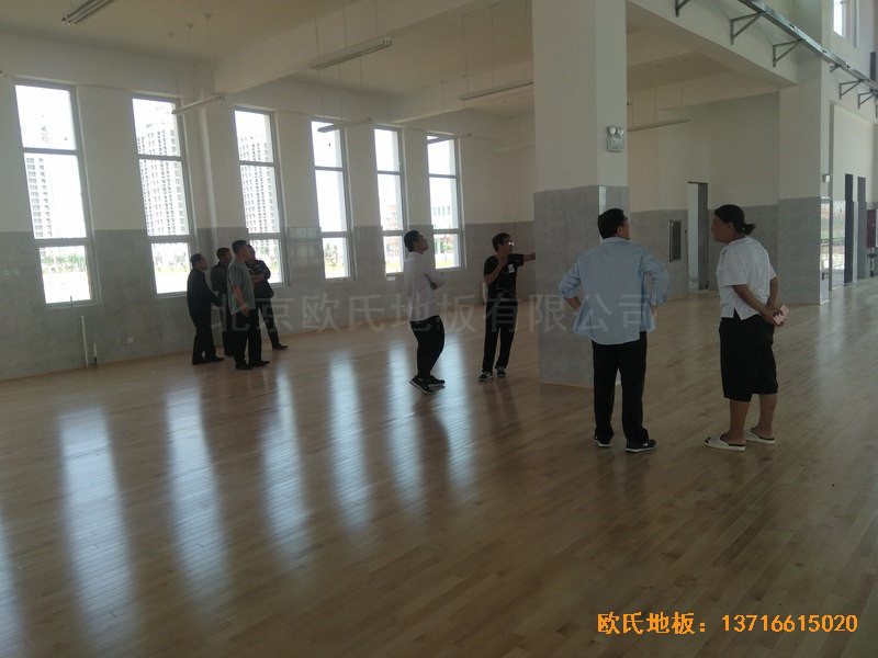 山東沾化第三實(shí)驗(yàn)小學(xué)體育館運(yùn)動(dòng)木地板安裝案例4
