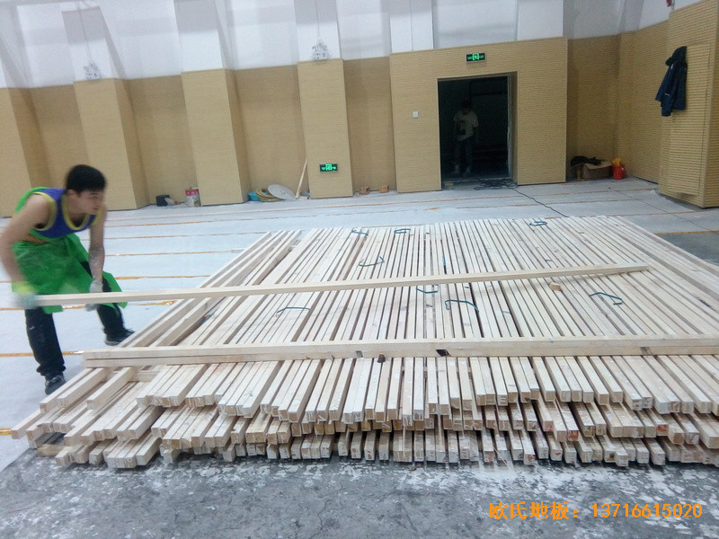 山東濟(jì)南歷下區(qū)燕山學(xué)?；@球館運(yùn)動地板鋪設(shè)案例1