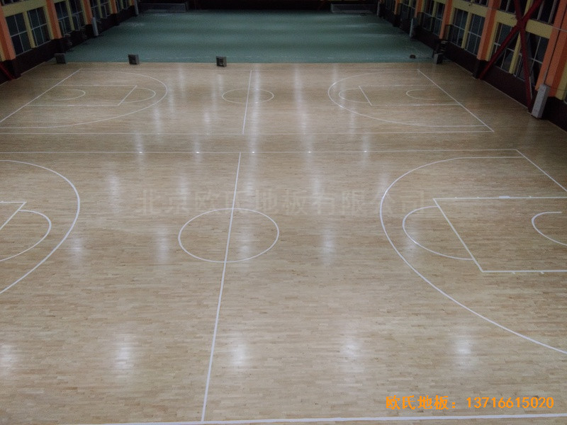 山東濟(jì)南章丘雙語學(xué)?；@球館運(yùn)動(dòng)木地板安裝案例5