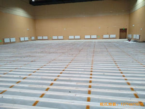 山東青島市李滄區(qū)佛耳崖小學(xué)體育木地板安裝案例