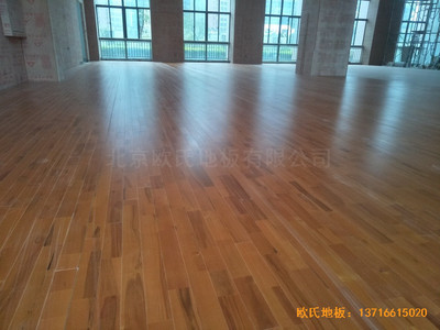 福建泉州海關(guān)橋南運動場體育木地板鋪設(shè)案例