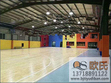 福州榮耀籃球館體育籃球木地板鋪設(shè)工程