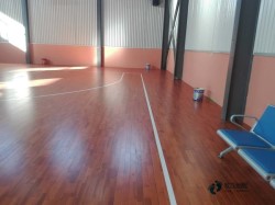 專用運(yùn)動(dòng)地板施工隊(duì)